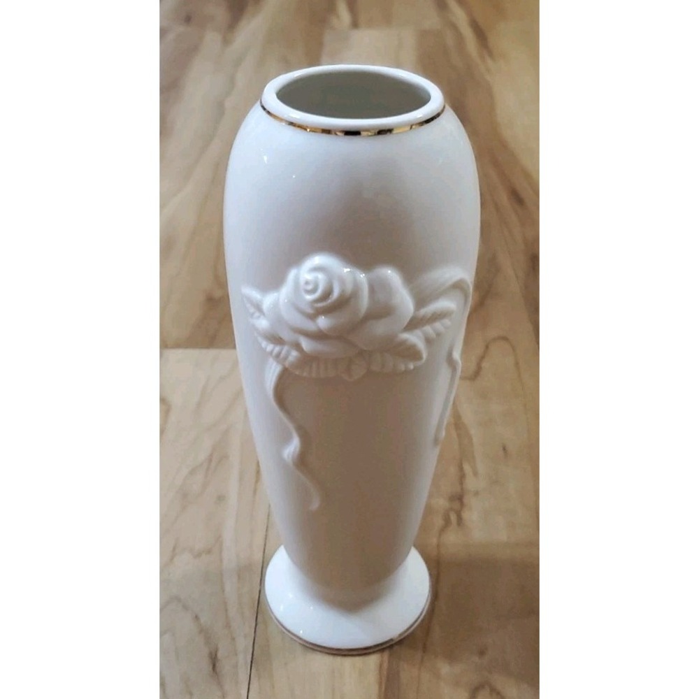 Lenox Vase Cream & 24k Gold Trim Embossed Roses 7" Tall Wedding Decor